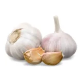 Dos cabezas de ajo y dos dientes de ajo