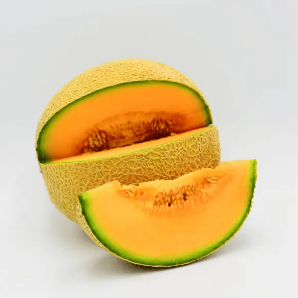 Corte de la rebanada de un melón