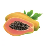 Una mitad de papaya maradol y una papaya maradol completa